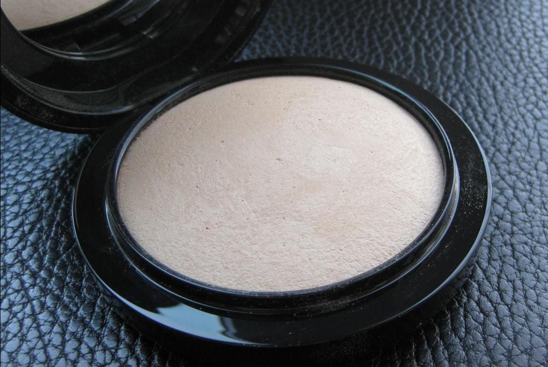 MAC Mineralisieren Skinfinish Natural в оттенке Licht - rezension