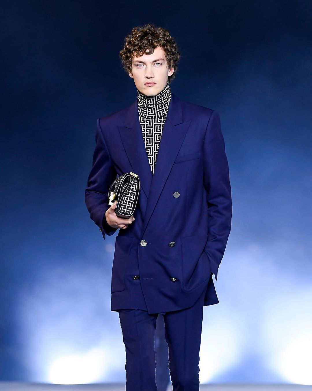 BALMAIN - The silhouettes from the #BALMAINSS21 collections highlight the impeccable tailoring skills from the House’s atelier, with strong shoulders, elongated jackets and lean flares for both men an...