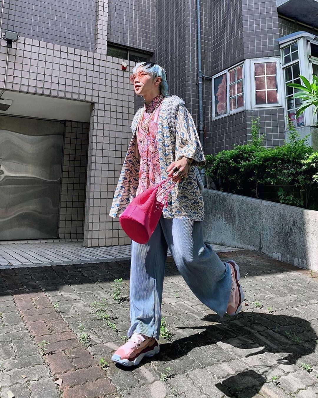 HUGO - Owning the shoe game: @crayonamchi wearing our HUGO club-kid sneaker in pink #iamHUGO