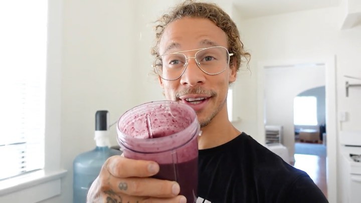Onnit - This is one of @neenwilliams favorite recovery smoothies that he drinks immediately after any physically demanding session!
-⁠
"This smoothie is packed with the nutrition I need to help me rec...