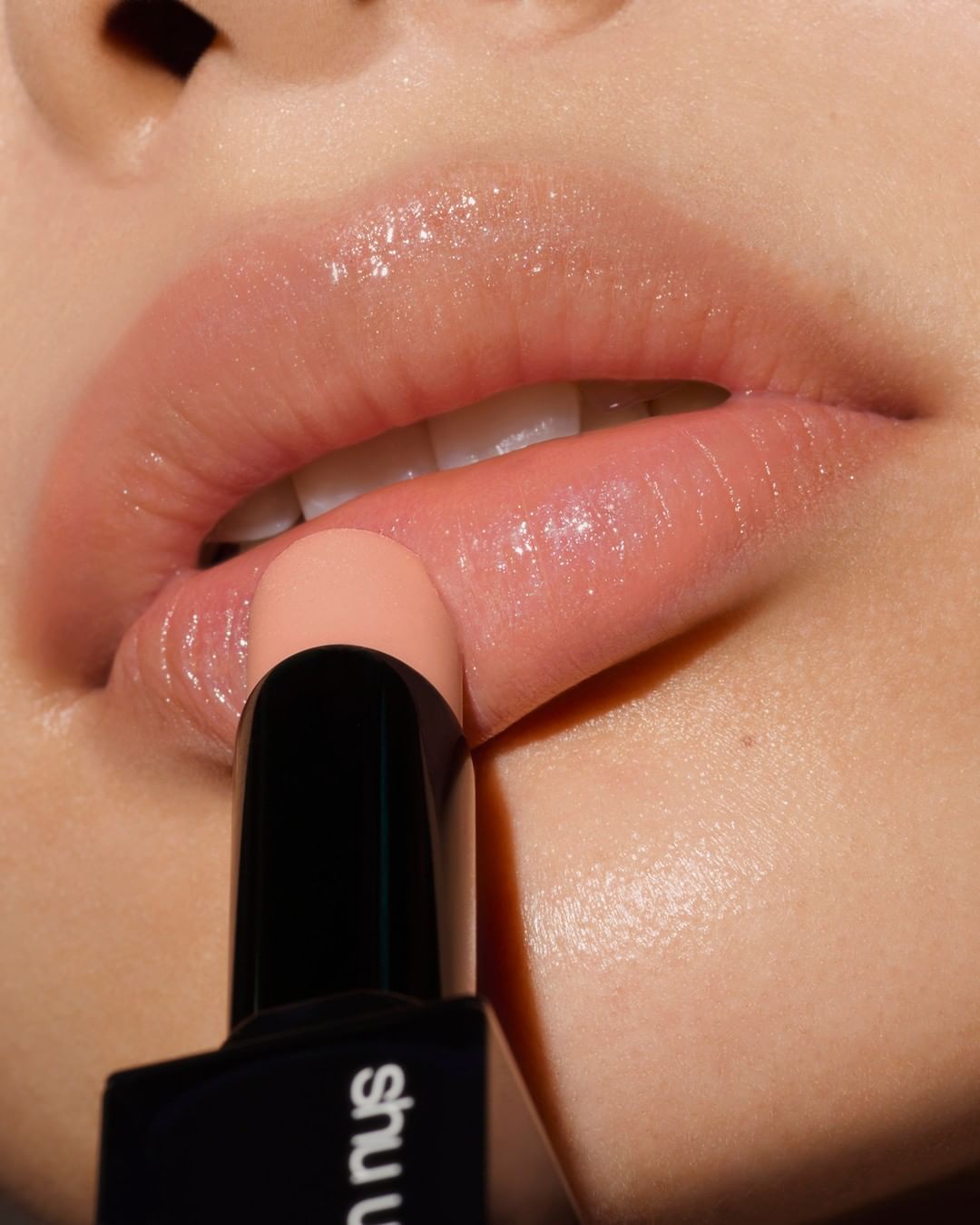 shu uemura - tip : add a coat of rouge unlimited “pearl” to give your lips a head-turning iridescent effect. 🌟lip look created by shu uemura international artistic director uchiide. @uchiideafb #shuue...