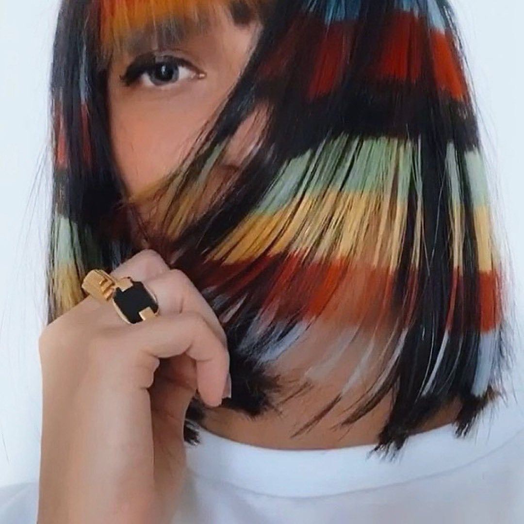 Schwarzkopf Professional - With #ChromaID you can craft custom colour to your heart’s content! 😍

*Formula* 👉 @hairplaza with Chroma ID:Yellow (20g) + Orange (2g). For the green: Yellow (15g) + Blue (...