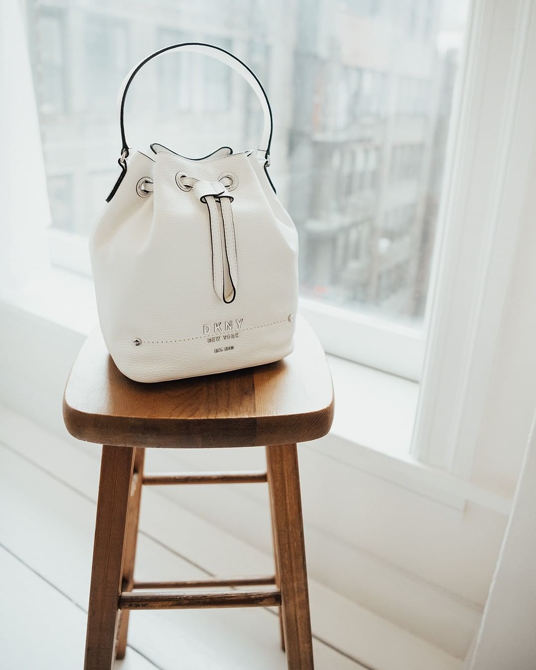 dkny thompson bucket bag