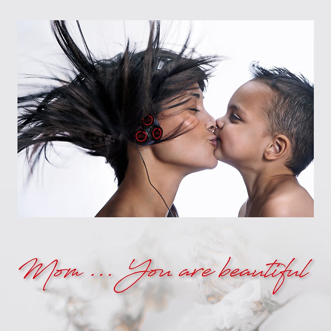 ALDO COPPOLA - MOM... YOU ARE BEAUTIFUL 🌹

#happymothersday
Pic @olivierotoscanistudio 
#aldocoppola & #loreal CALENDAR “BACIAMI”