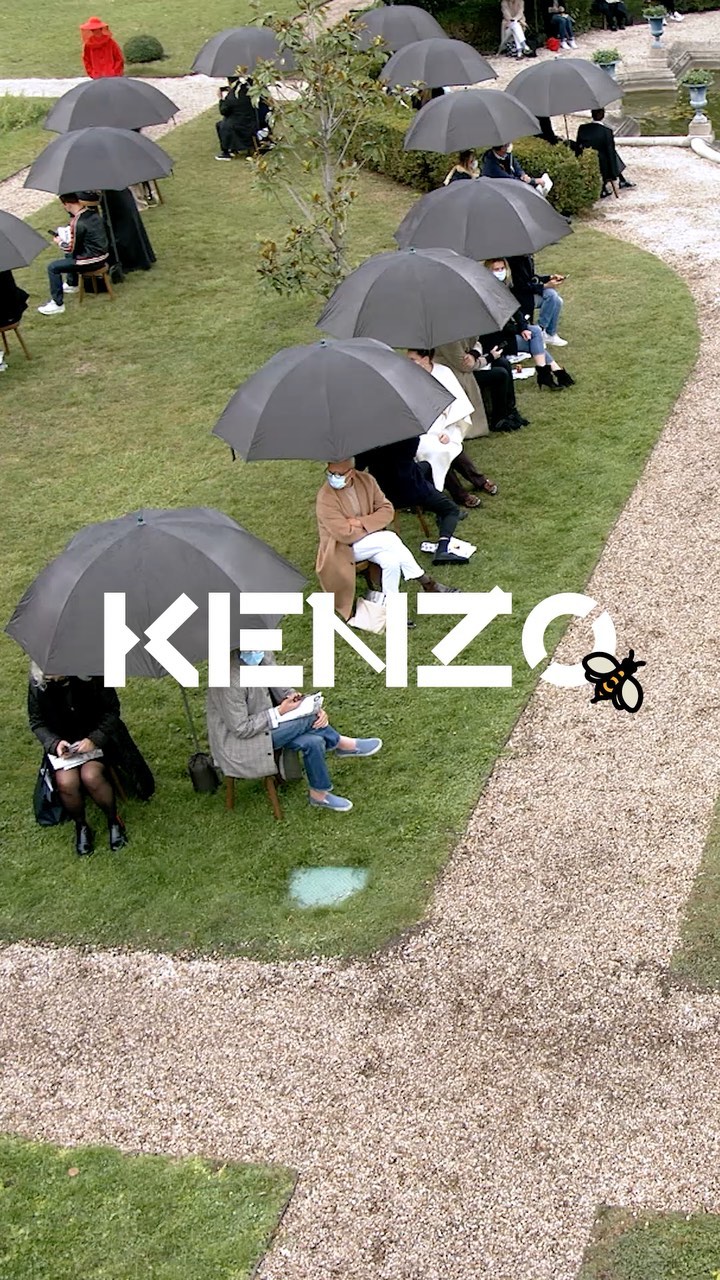 KENZO - BEE A TIGER 🐝 
Presenting the #KENZOSS21 show by @felipeoliveirabaptista.
#KENZOFOB #beeatiger