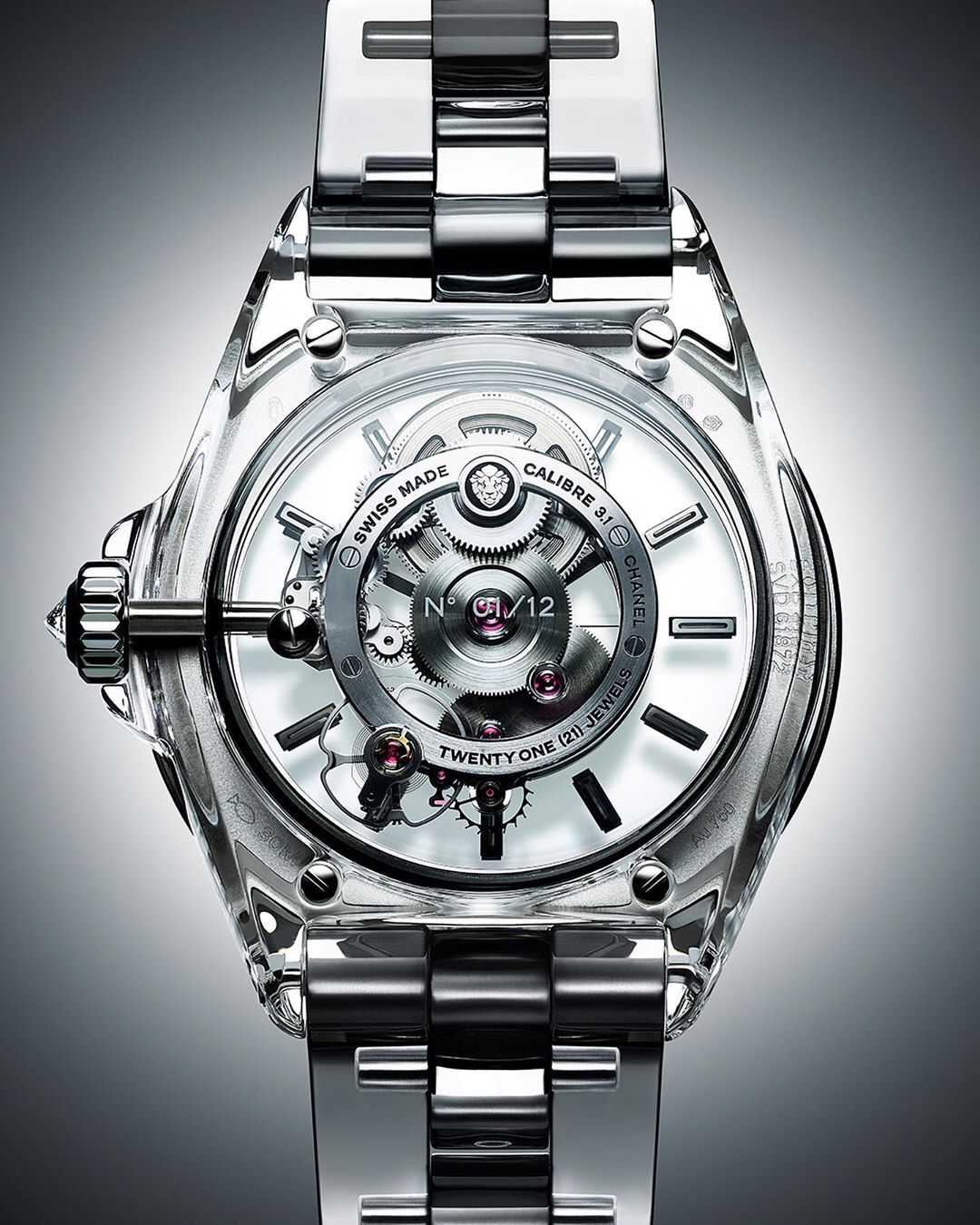CHANEL - J12 X-RAY
The J12 watch reveals its lines to show off the new Caliber 3.1 movement, featuring a mounting plate and bridges made of sapphire crystal, designed and assembled by the CHANEL Manuf...