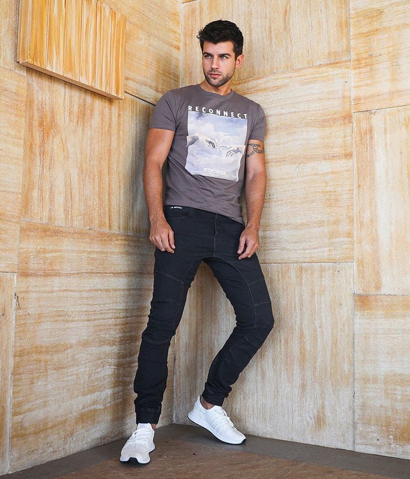 Lifestyle Store - Make your day comfy and stylish with comfortable jeans from Jack & Jones, available at Lifestyle.
.
Get amazing discounts at #LifestyleDenimDestination! Minimum 25% off on leading de...