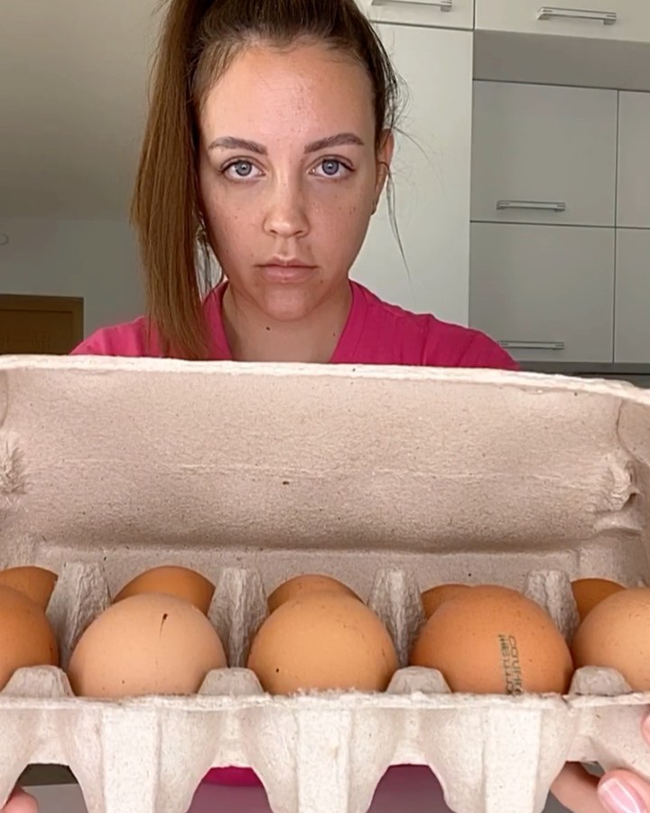 НАСТЯ МОНАХОВА - Многие не догадываются, что это очень легко🙃на самом деле самое главное, это правильно держать яйцо и достаточно сильно ударить(но конечно не прям со всей силы, просто смело ударьте),...