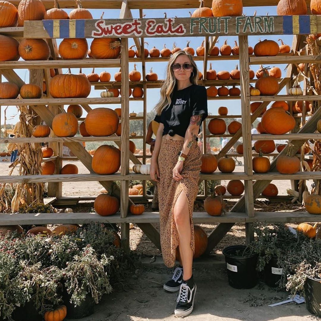 QUAY AUSTRALIA - Let’s give ‘em pumpkin to talk about 🎃 @mrs.emilyleslie is alll autumn vibes in HIGH KEY black fade 😎 🍂 #FINDYOURQUAYS