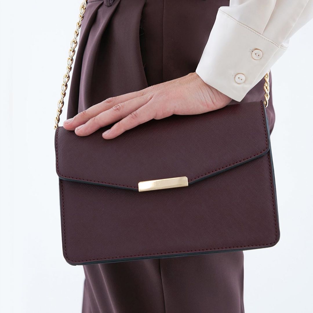 ZARINA женская одежда - Удачно подобранная сумка может держать на себе весь образ, даже если на вас базовый повседневный комплект.
⠀
Именно поэтому аксессуары последних сезонов стали самостоятельным э... ZARINA женская одежда - Удачно подобранная сумка может держать на себе весь образ, даже если на вас базовый повседневный комплект.
⠀
Именно поэтому аксессуары последних сезонов стали самостоятельным э...