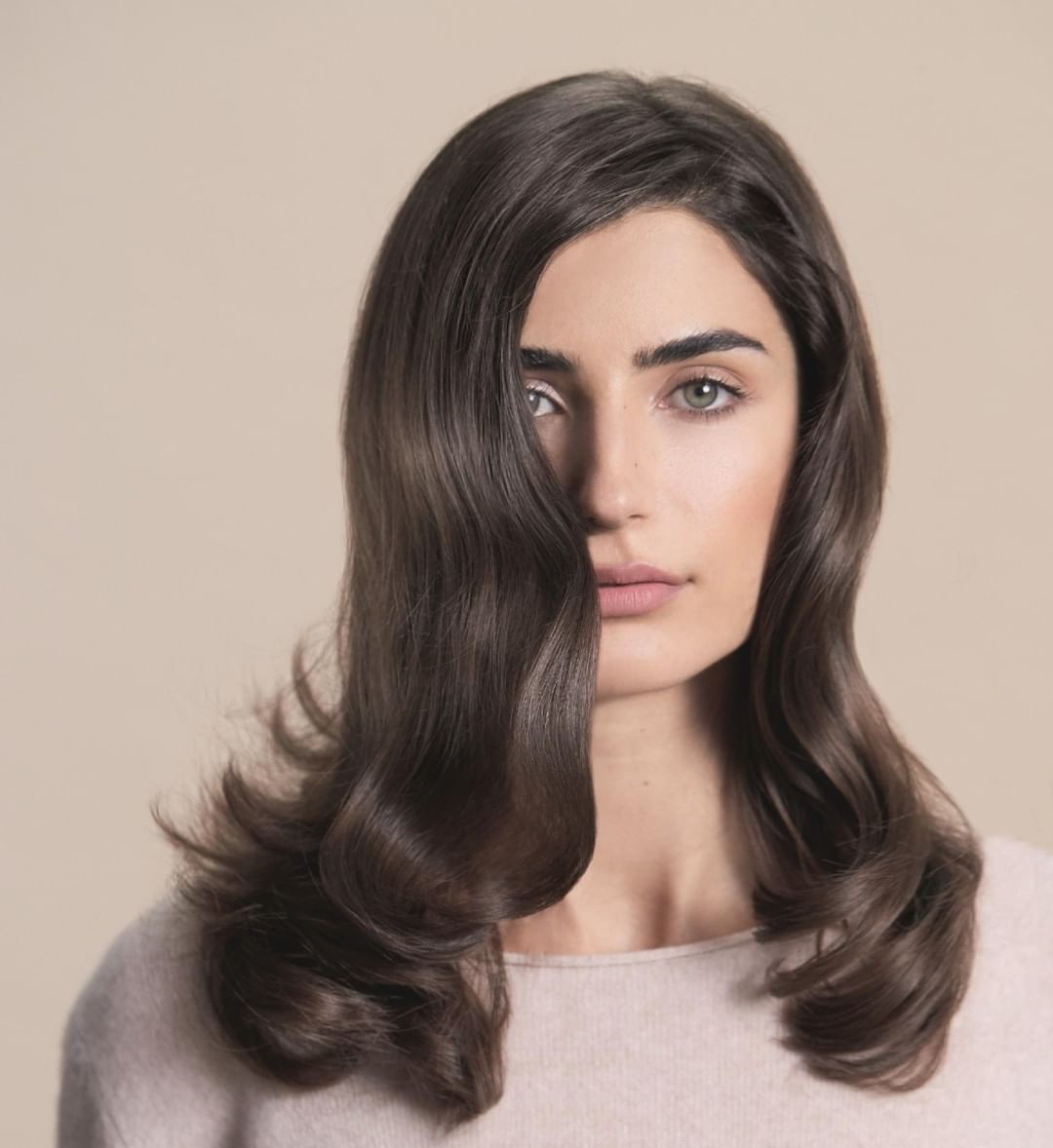 Schwarzkopf Professional - For eye-catching radiance create the perfect volume look at home with #OilUltime: created by Ambassador @sarahguimond1. Discover the how-to and more on our YouTube channel /... Schwarzkopf Professional - For eye-catching radiance create the perfect volume look at home with #OilUltime: created by Ambassador @sarahguimond1. Discover the how-to and more on our YouTube channel /...