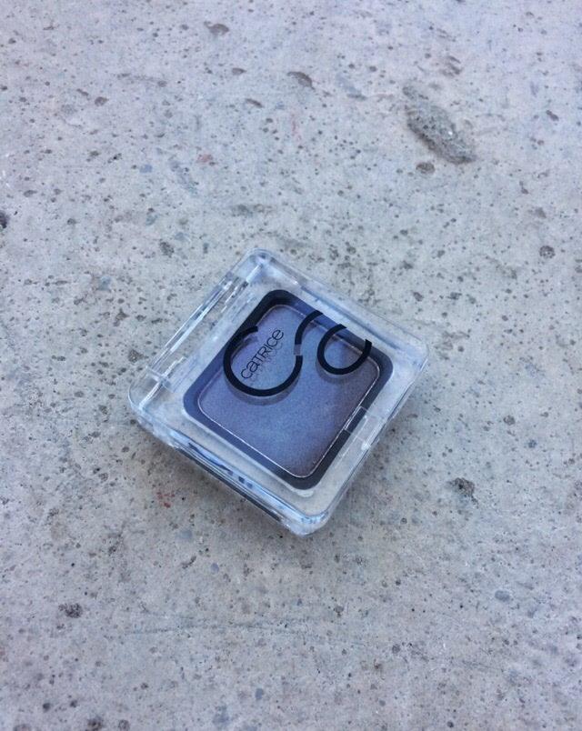 А вы любите дуохромные тени? Я-да!- тени для век от Catrice Eyeshadow в 140 оттенке А вы любите дуохромные тени? Я-да!- тени для век от Catrice Eyeshadow в 140 оттенке
