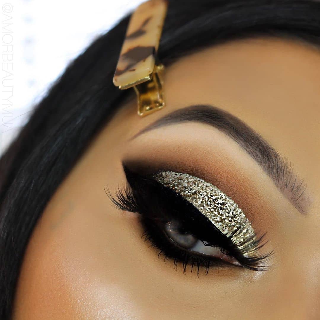 theBalm Cosmetics - @amorbeautymua lines this glittery goodness with Schwing Liquid Eyeliner.