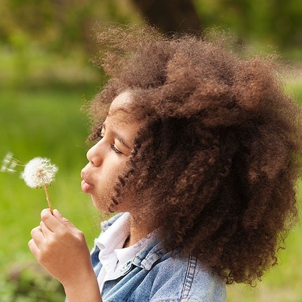 TOOFRUIT - Coiffer les cheveux 👩‍🦰 de ses enfants👦🧒 peut vite se transformer en casse-tête : autant pour enfants que pour les parents ! Afin de faciliter le coiffage et pour inciter les enfants à pr...