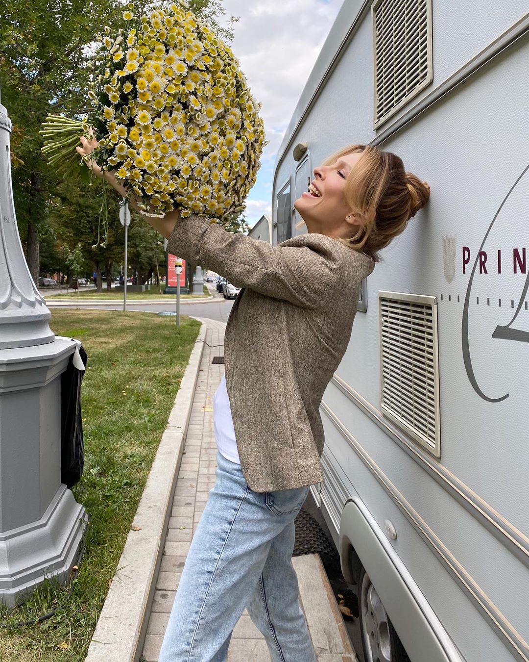Елена Подкаминская - Хорошо дружить с цехами! Реквизит может достаться просто так, как бы без повода.
А у нас и повод торжественный нашелся: Сынуле полгода! И первый зуб вчера ночью обнаружился!
Гордо...