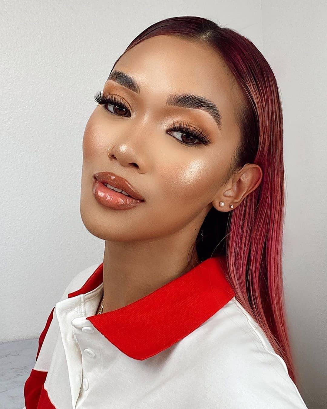 theBalm Cosmetics - Bronzy Babe 😍 @che.mosley wears Bronzilla Bronzer.