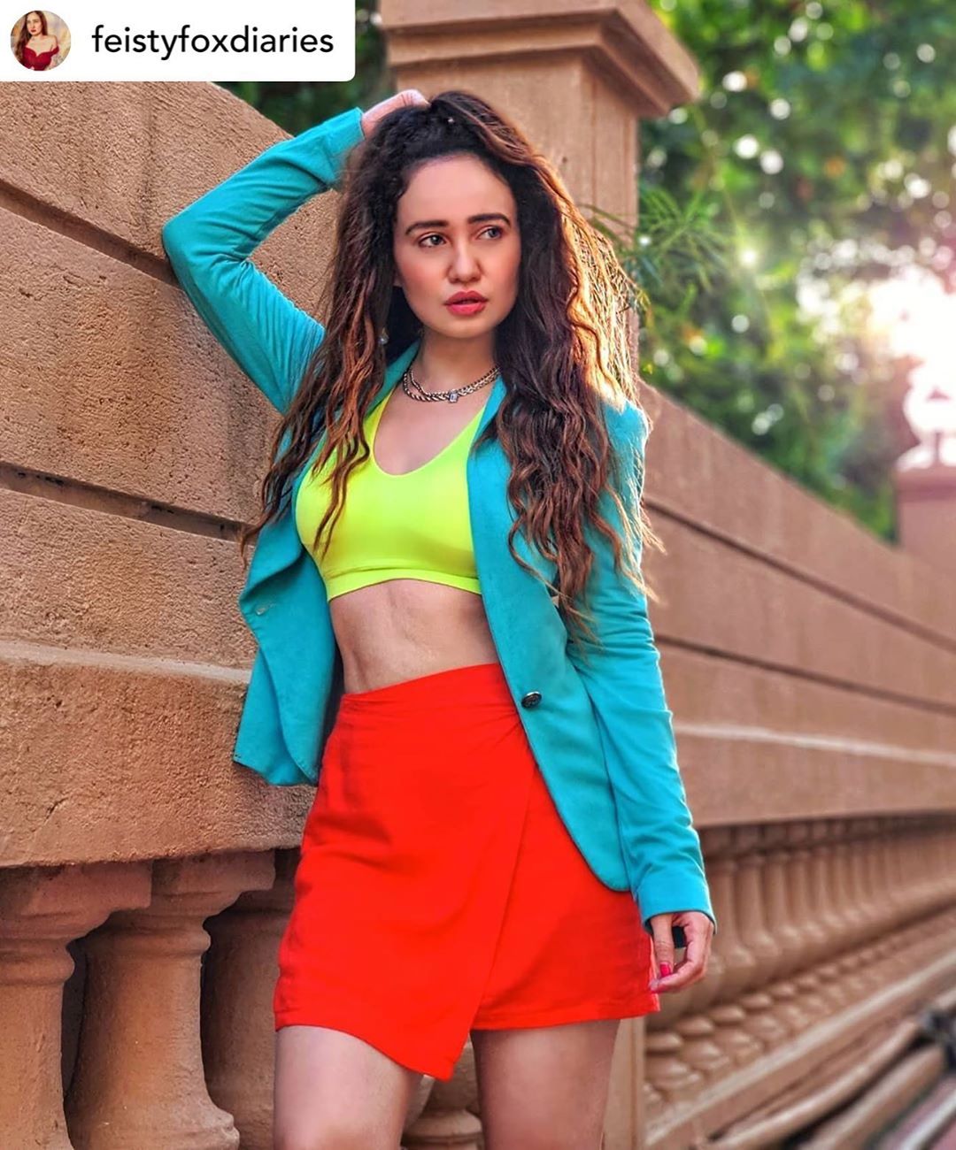 AJIO. com - If ‘Queen of Bold Colour-Blocking’ was a pageant title, @feistyfoxdiaries would win it hands down 👑!
.
Find your bold style move at the AJIO.com #BigBoldSale in association with Levi’s for...