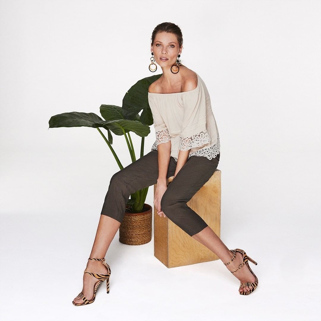 comma - We have found our perfect Safari-Style Mix - Beige and olive green create an endless number of stunning Looks. 🌿 Blouse, coming soon! 
#commafashion #safaristyle #summerfashion #khaki #beige #...