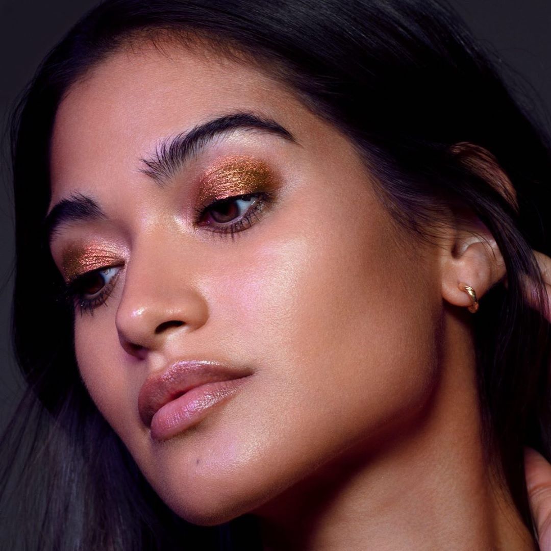 Ciaté London - Golden Glow ✨create OUT OF THIS WORLD ⚡️⚡️ looks using #ShadowFlip multi-chromatic eyeshadows 🙌 shade featured: Ember 🔥 #ciate