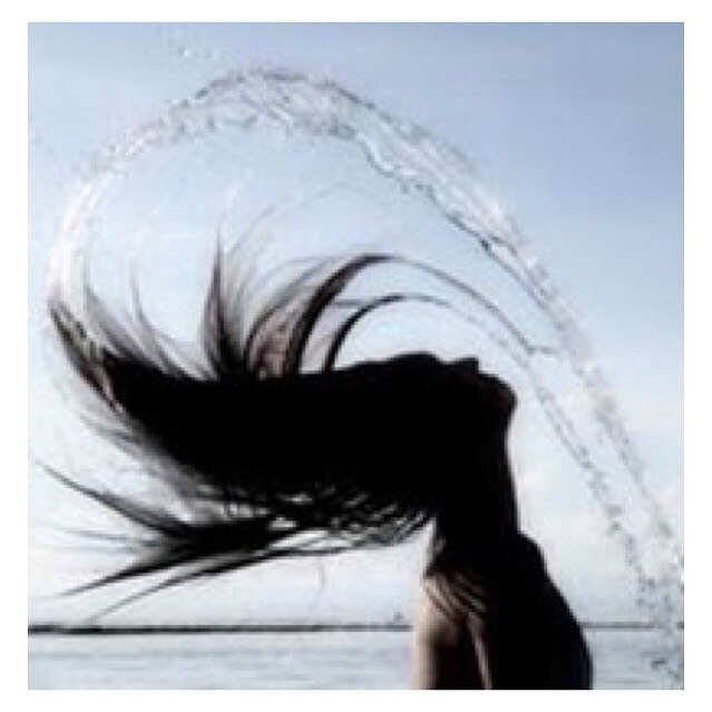 Thalgo France - Prêt(e)s à immerger votre peau pour un Éveil à la Mer ? 🌊⁠⠀
⁠⠀
#thalgo #labeautemarine #lamervousveutdubien #eveilalamer #eveil #mer #demaquillants #collection #bienetre #routine #skin...