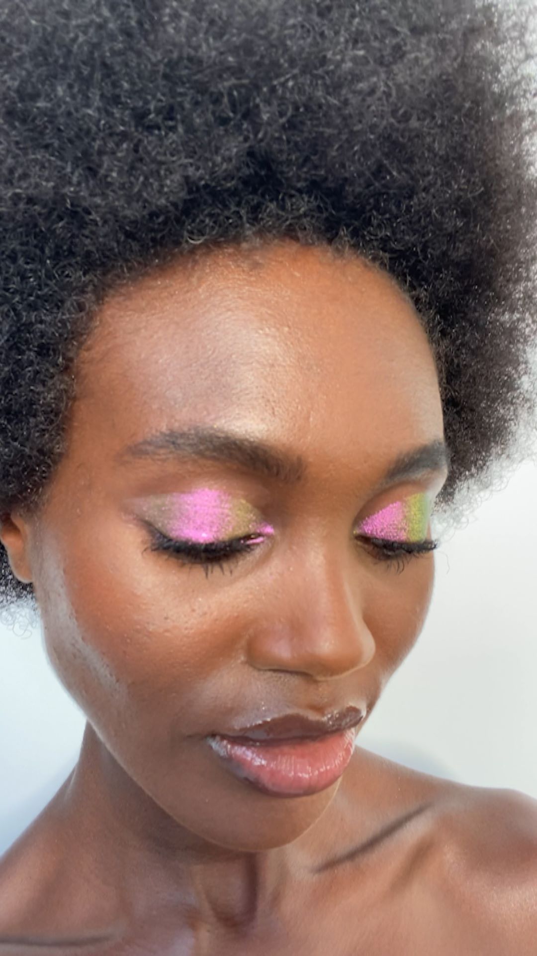 Ciaté London - #SHADOWFLIP #NOFILTER 💚💜 how AMAZING are our new shade shifting, colour flipping pigments ⚡️create an instant multi-chrome effect on the lids, blending seamlessly into a multi-tonal lo...