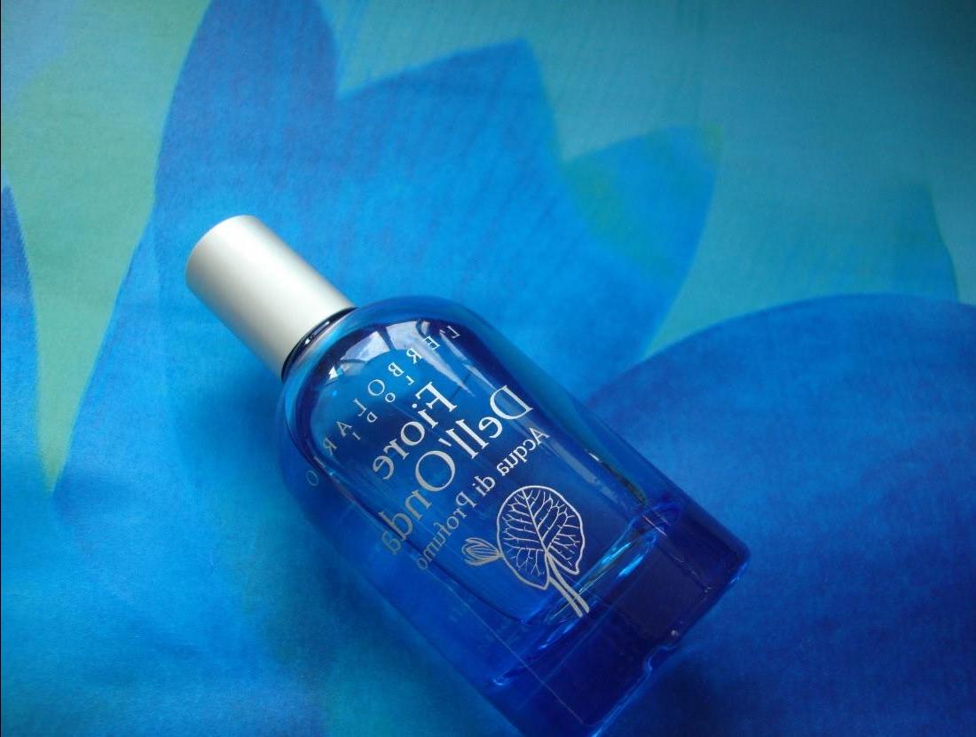 Fresca e sensuale loto Blu da L'erbolario Fiore Dell Onda - rassegna