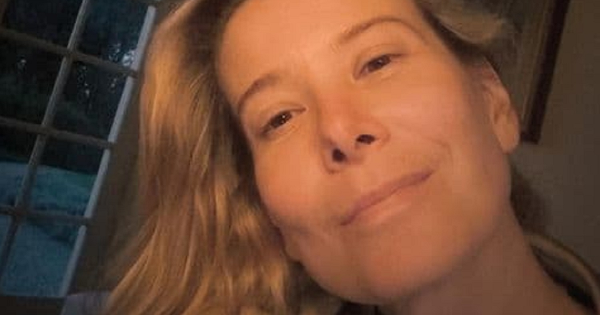 Юлия Высоцкая устроила фотосессию без макияжа