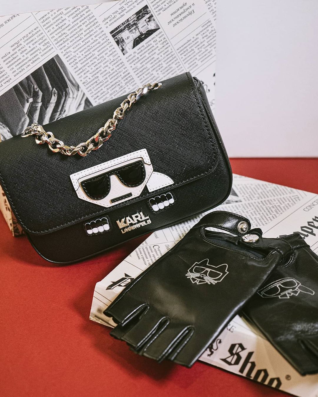 PAPER SHOP CONCEPT STORE - Аксессуары с парижским шиком и нотками рок-н-ролла от KARL LAGERFELD — для тех, кто любит добавить в свой образ что-то особенное 🖤
⠀
На фото:
Сумка Karl Lagerfeld
Первоначал...