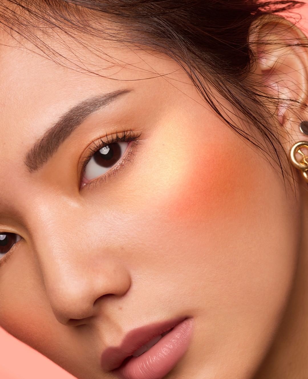 shu uemura - skin that exudes luminosity. 💫 certified artist panda used unlimited foundation, face color M862, IR362 and IR032. @shushupanda #shuuemura #shuartistry #shuuemuraartist