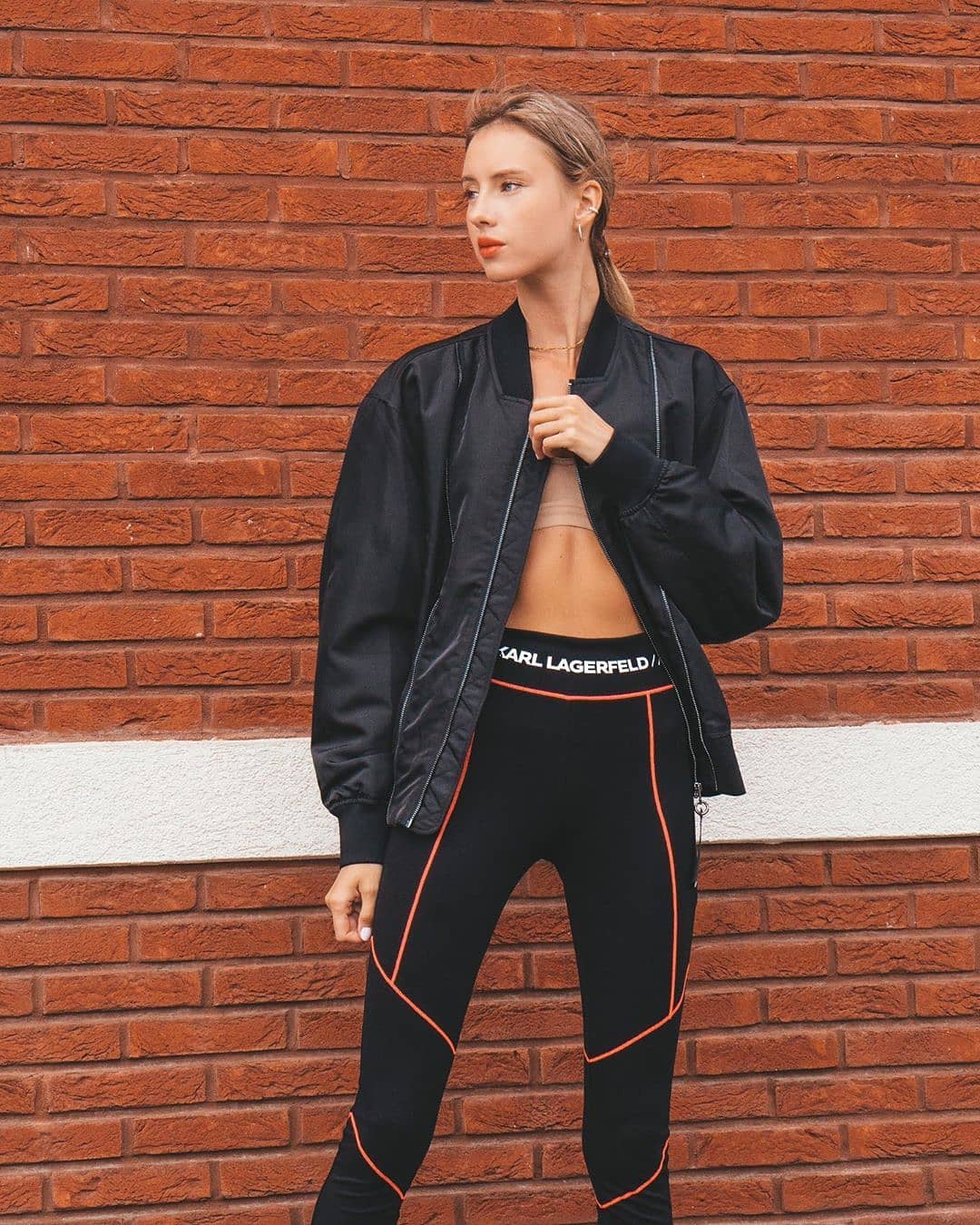 PAPER SHOP CONCEPT STORE - Спортивная одежда окончательно вошла в повседневную жизнь – она максимально комфортна и именно в ней находят применение самые технологичные ткани, которые дышат, не мнутся и...