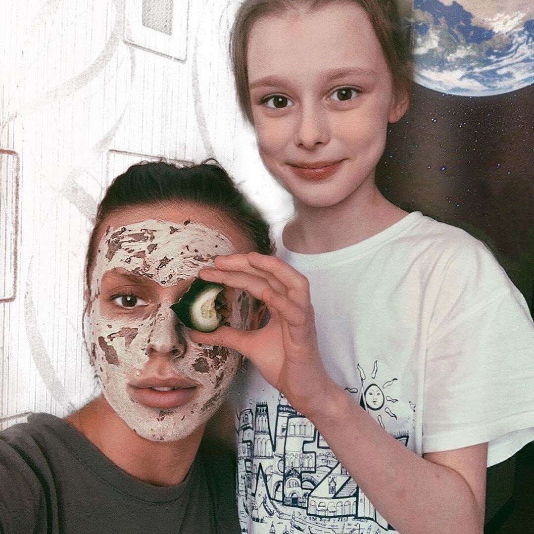 The Body Shop - Маски использовать всегда приятно и в тоже время полезно для кожи лица👌 А вы любите наносить маски на лицо и потом фотографироваться в них, как @levonika, или предпочитаете не отвлекат...