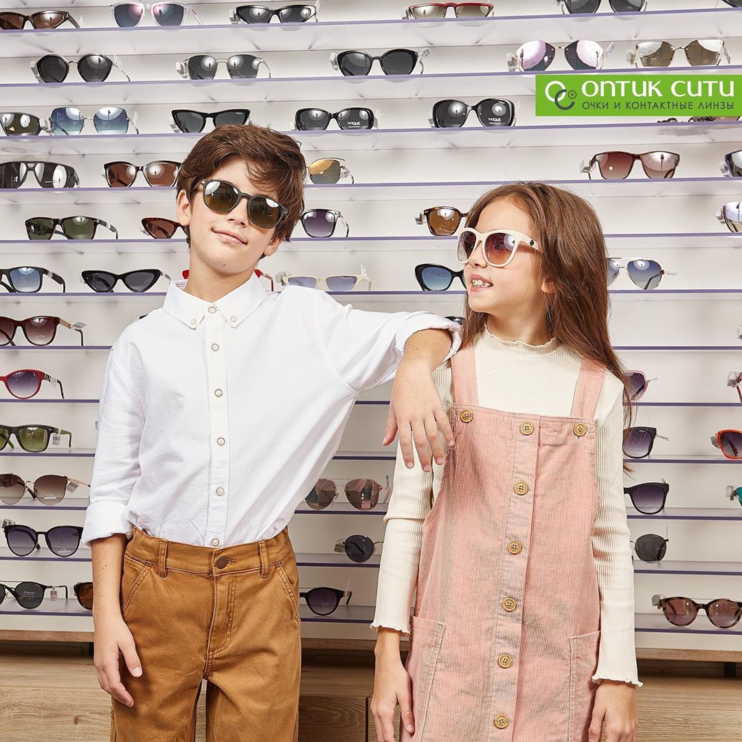 Сеть Салонов "Оптик Сити" - Почему дети любят 😎солнцезащитные очки? Потому что они яркие и красивые 🌈. А еще потому они носят очки, совсем как взрослые, как мама или папа.
Но мы-то с вами знаем, что с...