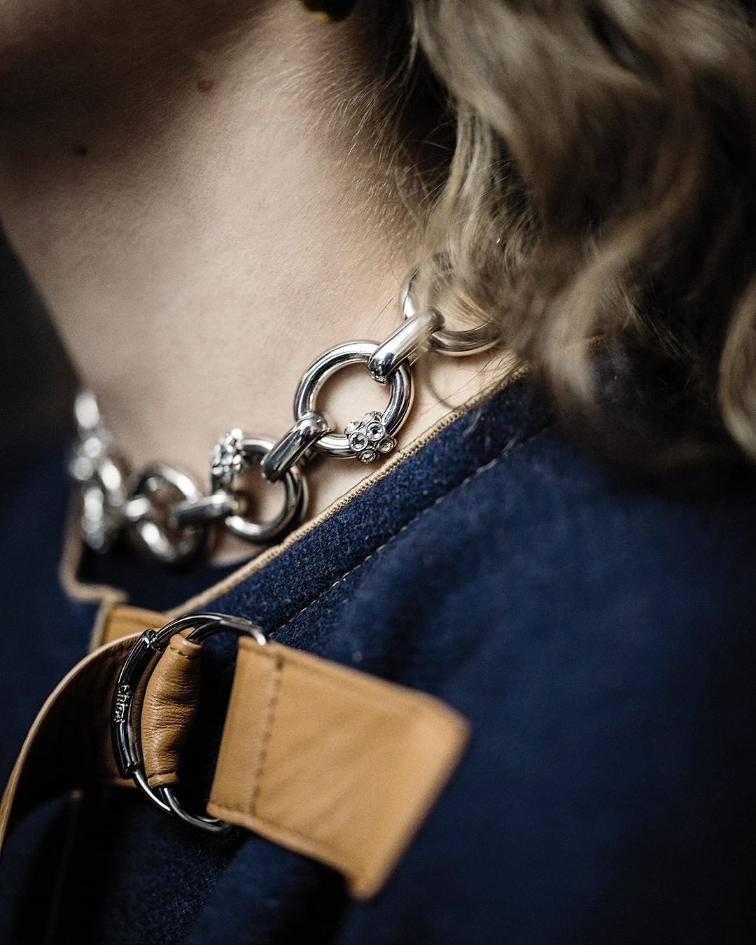 Chloé - The Egee collection is punctuated with Swarovski crystals for a luminous finish

Discover #CHLOEfall20 jewellery in boutiques and on chloe.com

#CHLOE