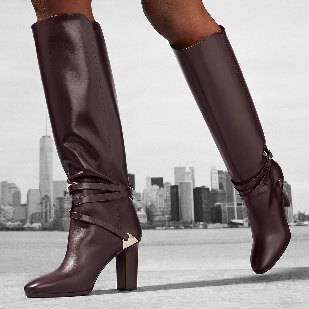AQUAZZURA - Planning the next destination. What is your perfect Winter getaway?
Discover our Saddle Boots 90 in calf leather, highlighted with slender straps that wrap around the ankle and finished wi...
