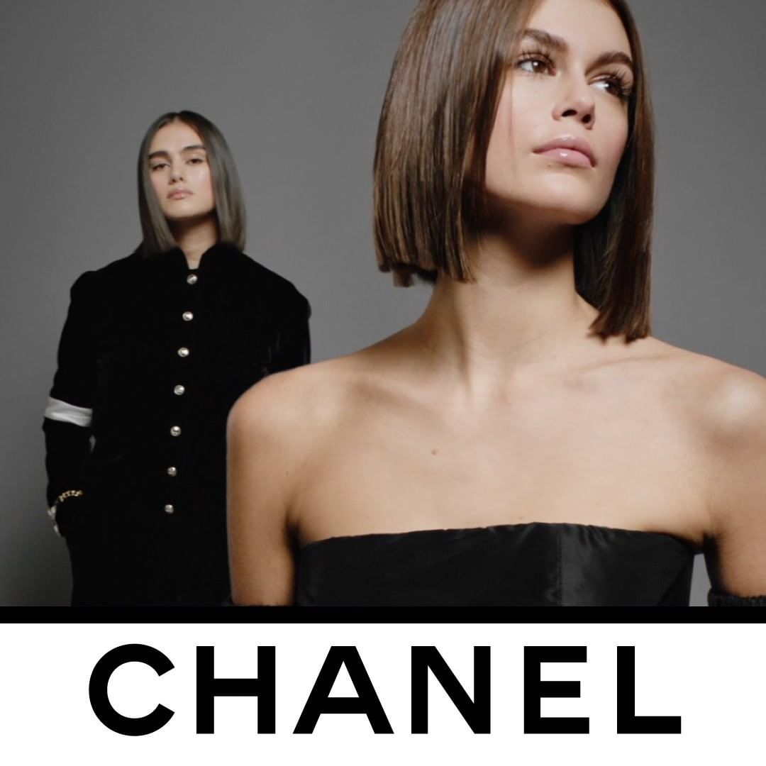 CHANEL - “A very simple, very pure momentum. Romanticism but without any flourishes. Emotions but without any frills,” explains Virginie Viard about the CHANEL Fall-Winter 2020/21 Ready-to-Wear collec...