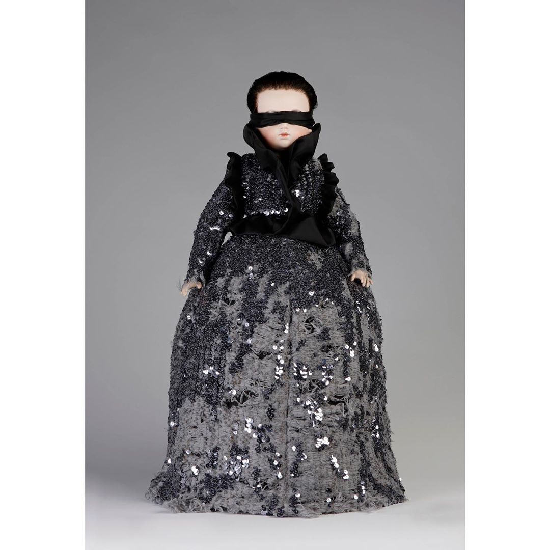 Viktor&Rolf - Hyères, 1993 - Contemporary fashion on Victorian dolls crafts the history of Viktor&Rolf‘s body of work <3 VR