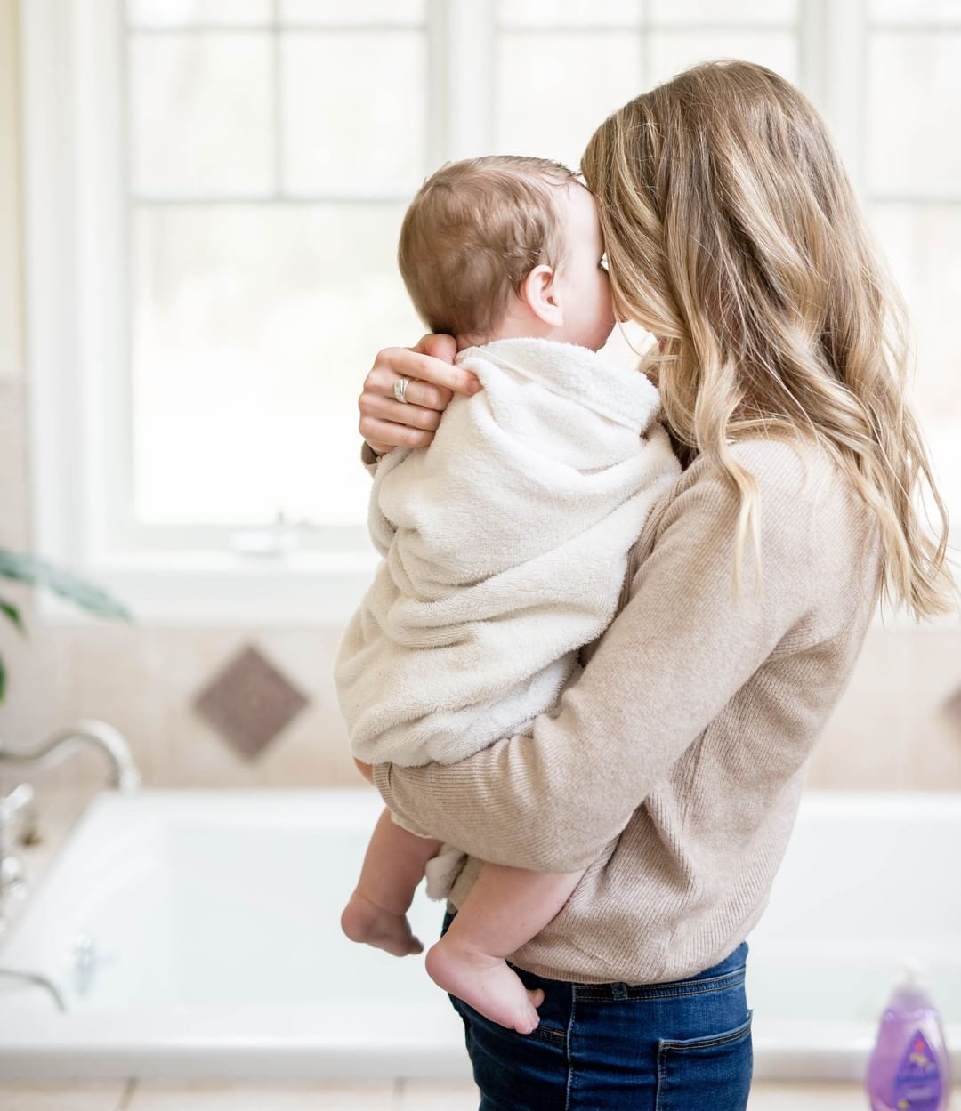 JOHNSON’S® - A warm hug after a warm bath is the perfect way to snuggle with your LO.

#baby #mom #dad #momlife #dadlife #momtribe #parenting #parenthood #parents #johnsons #johnsonsbaby #pregnancy #s...