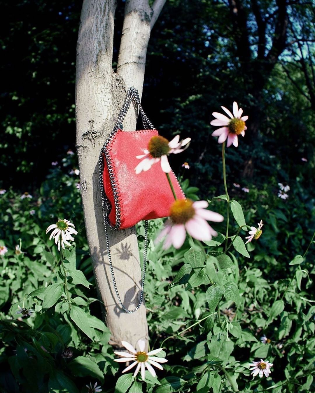 C O L T O R T I - By Stella McCartney_
-------------------- 
Wildflowers
@stellamccartney 

#Coltorti #FW20 #StellaMcCartney