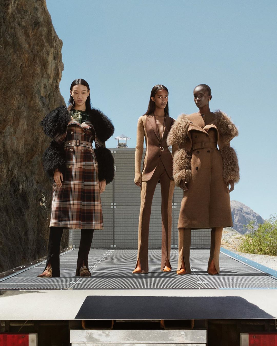 Burberry - Reimagining past memories and defining future ones – discover #BurberryAutumnWinter20 by #RiccardoTisci 
.
#Burberry