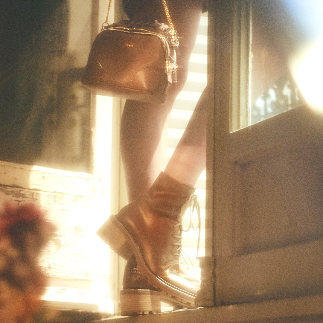 Chloé - Photographer Douglas Irvine (@dougiesdiary) proposes a poetic vision of the #CHLOEfw20 collection

Discover new arrivals in boutiques and on chloe.com

#CHLOE