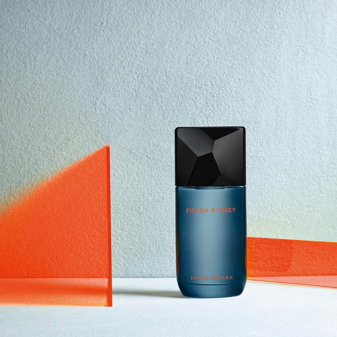 Issey Miyake Parfums - Fusion d’Issey, a rewriting of a masculine classic: à fougère with solar and mineral notes.
#fusiondissey #bornfromfusion #isseymiyakeparfums # movedbynature #fragrance