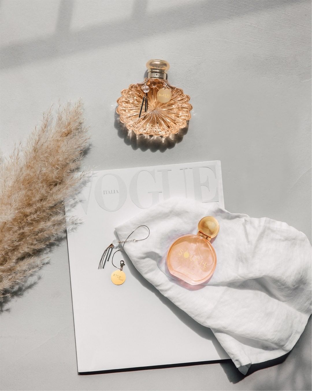 LALIQUE - An invitation to wake up to the world with a smile!
.
.
.
.
.
#soleillalique #IAMTHESUNCHILD #hairmist #soleil #sunchild #laliqueparfums #laliqueperfumes #laliquefragrances #parfums #perfume...