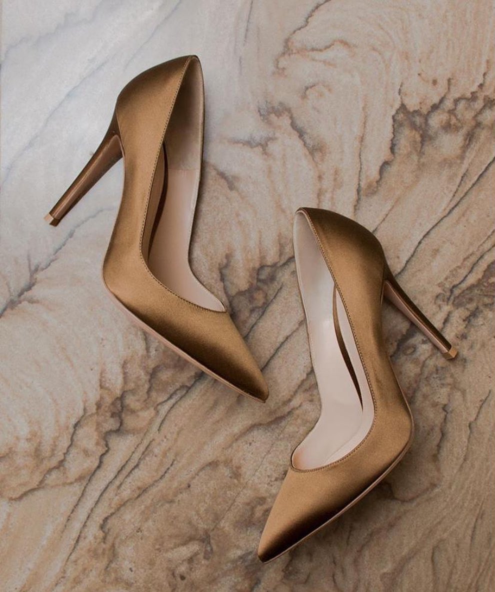 VIPAVENUE - Текстильные лодочки от #GIANVITOROSSI сейчас со скидкой -30% 🔥
Доступны для заказа на #Vipavenue 🙌🏼