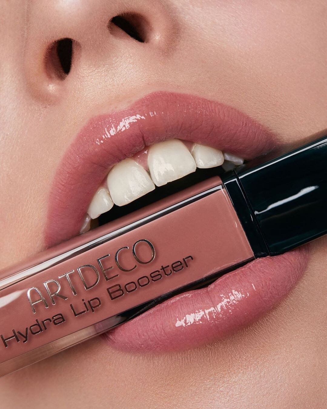 ARTDECO - Our Hydra Lip Booster has the ultimate "care elixir" for your lips with a trace of color and wonderful shine.⠀⠀⠀⠀⠀⠀⠀⠀⠀
⠀⠀⠀⠀⠀⠀⠀⠀⠀
👄 Hydra Lip Booster N°36 translucent rosewood⠀⠀⠀⠀⠀⠀⠀⠀⠀
⠀⠀⠀⠀⠀⠀...