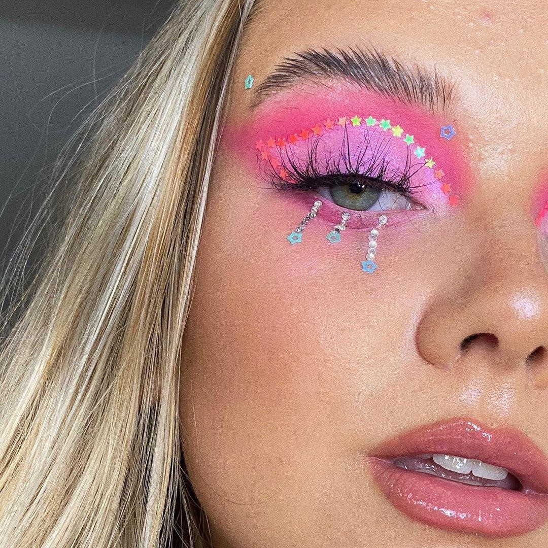 NYX Professional Makeup - @milliemacmakeup swipes on our Butter Gloss in 'Tiramisu' to complete this sparkling, Euphoria-inspired glam 💖💎 Inspo: @emmies_face • #nyxcosmetics #nyxprofessionalmakeup #cr... NYX Professional Makeup - @milliemacmakeup swipes on our Butter Gloss in 'Tiramisu' to complete this sparkling, Euphoria-inspired glam 💖💎 Inspo: @emmies_face • #nyxcosmetics #nyxprofessionalmakeup #cr...