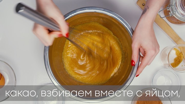 Samsung Russia - @nastyapshik показывает, как приготовить вкусный шоколадный кекс в нашей микроволновой печи с предустановленными рецептами 😉