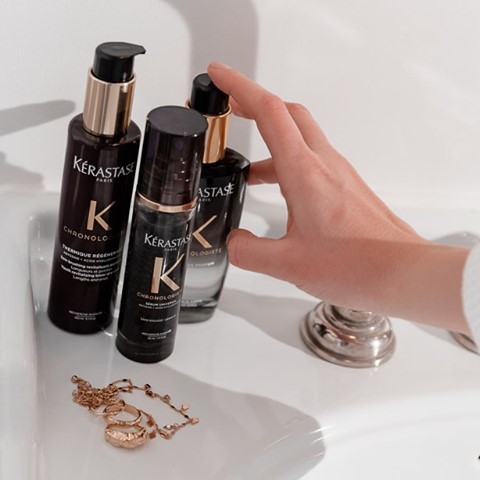 Kerastase - This luxurious at-home ritual will treat the 6 dimensions of hair and scalp ageing over time.

Get rid of dryness, tenderness, and a slack scalp and experience a youthful feeling by treati...