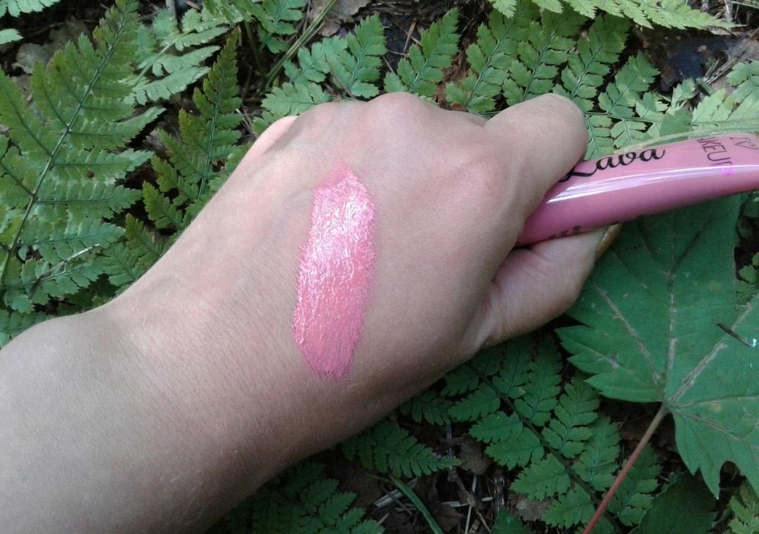 Шикарная матовая помада Makeup Revolution Lip Lava в оттенке Tremor
