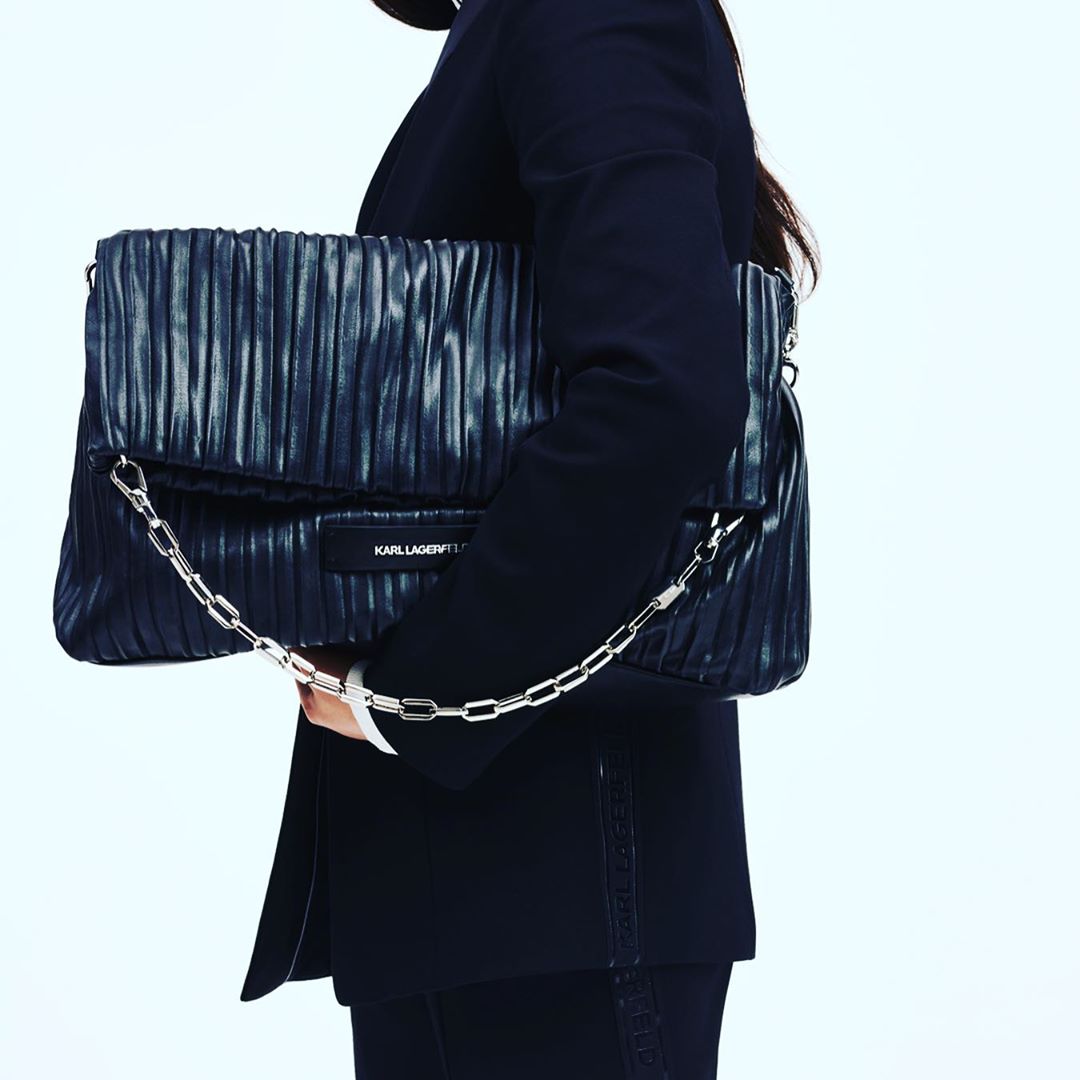 KARL LAGERFELD - The K/Kushion is available as a chic, oversized clutch and a folded tote — both with a voluminous effect. Which will you choose? #KARLLAGERFELD #BAG