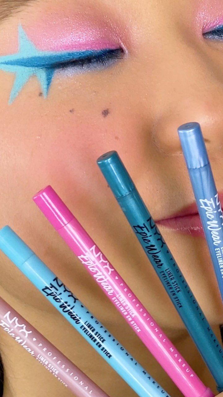 NYX Professional Makeup - Знаменитости муа @amberdmakeup убивает этот мечтательным лайнера с помощью нашего нового эпического футеровка палочки в матовый сиреневый + синий поездку + розовый дух + бирю...